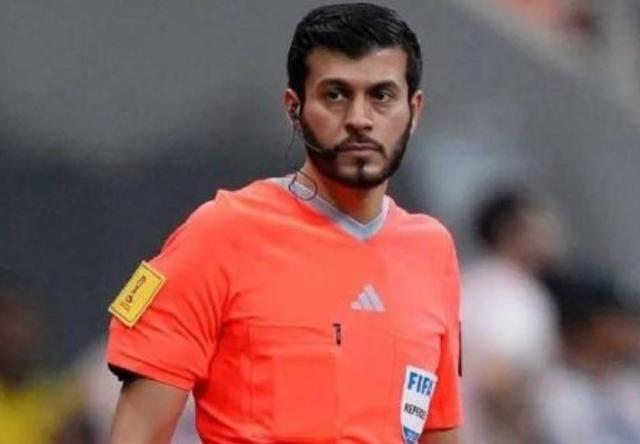 2025电竞世界杯-阿联酋裁判组执法中印战 曾主吹中新战罚下李源一