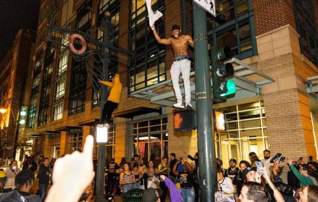 2025电竞世界杯-10人中枪！掘金夺冠球馆附近发生枪击：嫌疑人受伤