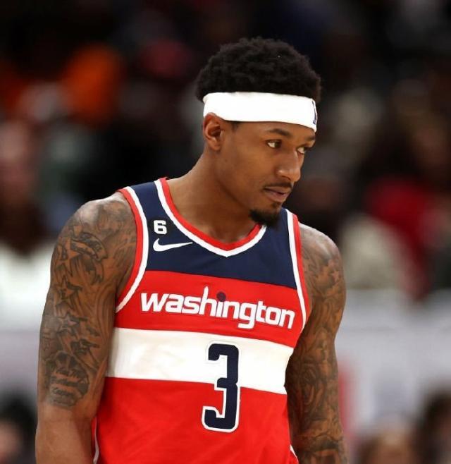 电竞世界杯-5年2.51亿合同刚过一年！奇才和比尔商讨分手可能